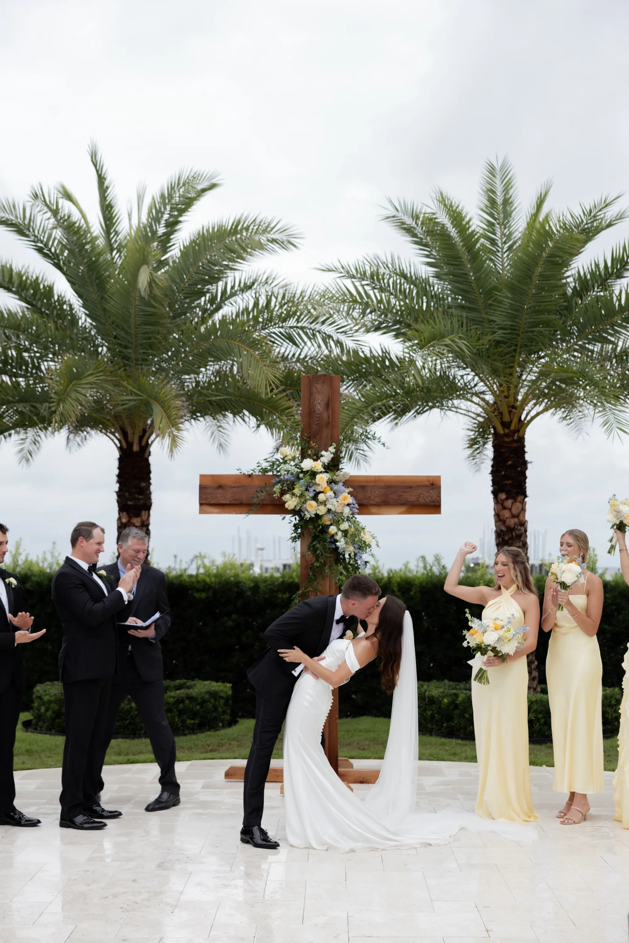 The first kiss at the cross — a dip, everyone on their feet